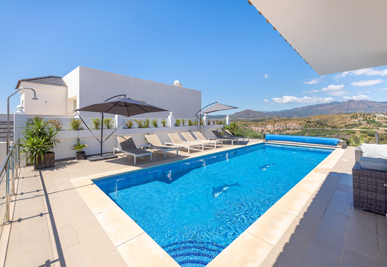 Villa i Mijas Costa - Stunning  6 Bed Villa Private Pool  Mijas Golf