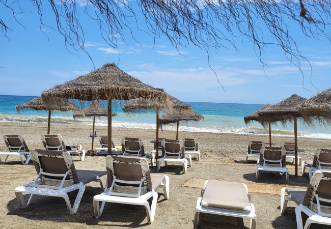 Lägenhet i San Luis de Sabanillas - Beachfront 3 Bed Apt San Luis De Sabinillas