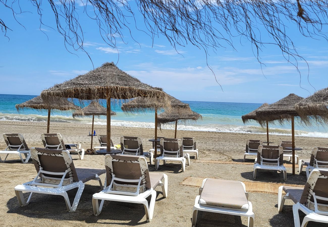 Lägenhet i San Luis de Sabanillas - Beachfront 3 Bed Apt San Luis De Sabinillas