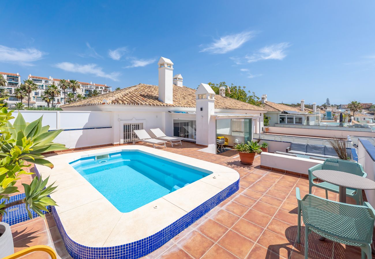Lägenhet i Mijas Costa - Arkadia  Beachfront Penthouse with Private Pool